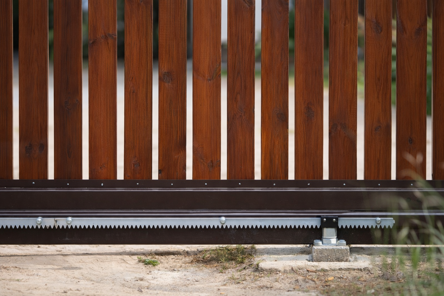 Automatismo puerta de madera